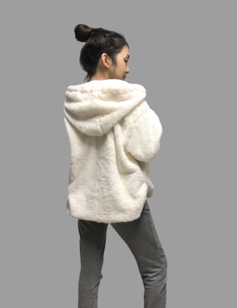 Forever21 เสื้อเฟอร์กันหนาว หมวกฮู้ด เสื้อขน แบรนด์ forever21 (FLUFFY COAT) ขาว