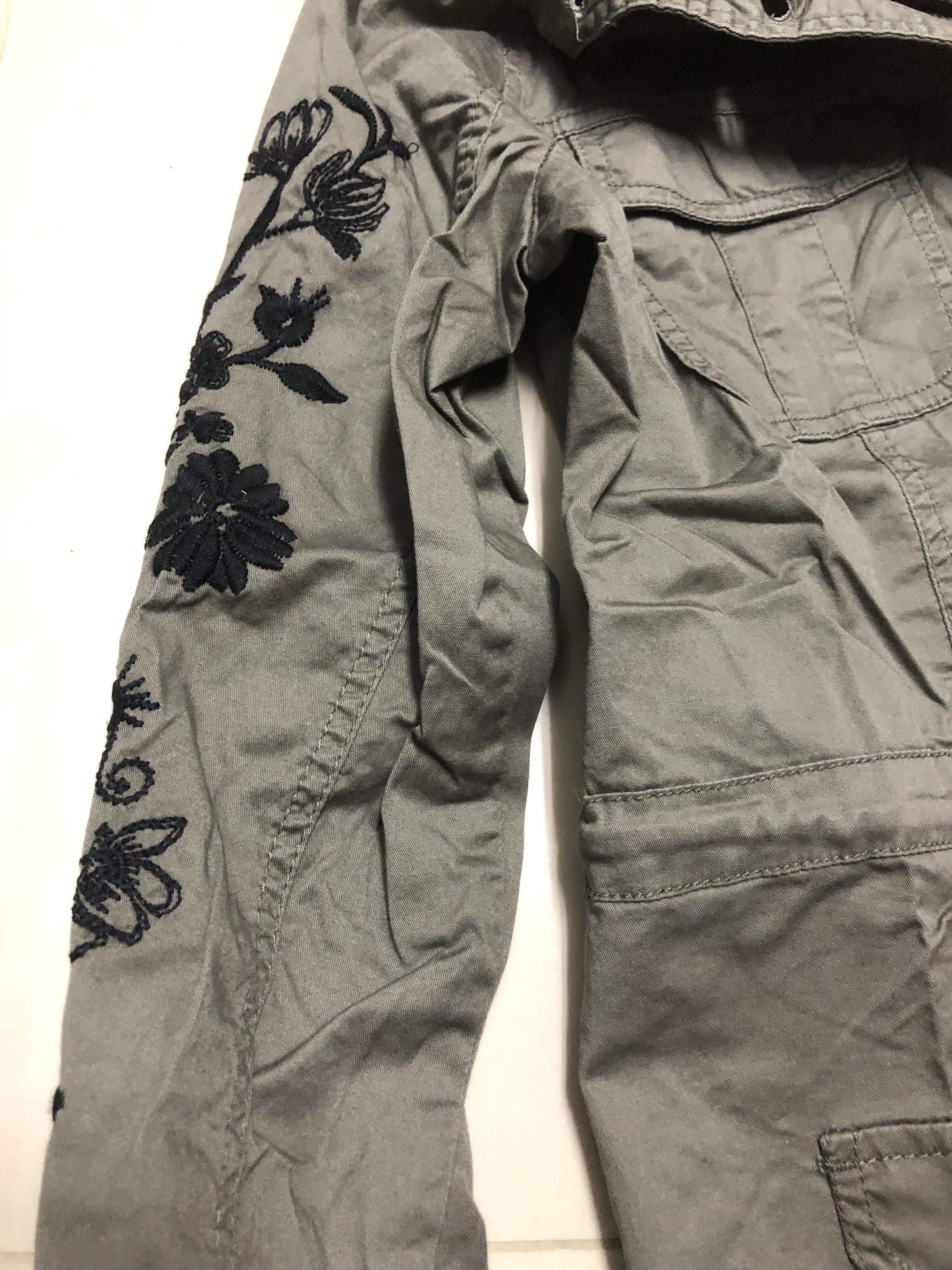 American rag cie เสื้อนอกเขียวทหาร เสื้อแจ็คเก็ต แนวทหาร แพทเทิน สวย เท่ห์ มาก แบรนด์ American rag cieสำเนา สำเนา เขียวเทา