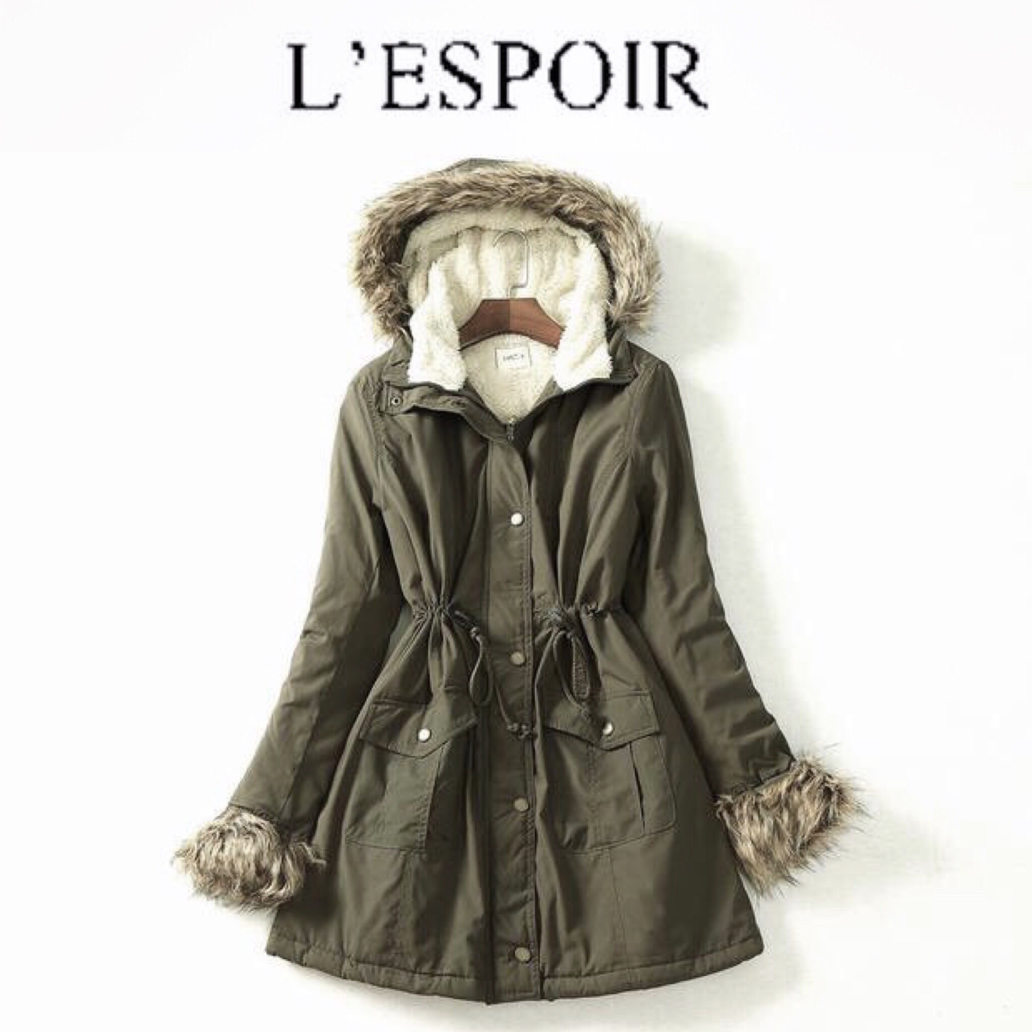 เสื้อกันหนาว โค้ทกันหนาว สีเขียวทหาร แบรนด์เนม ดัง ญี่ปุ่น L'espoir แท้100% แต่งขนเฟอร์ ปลายหมวก/แขน (เฟอร์ถอดได้ทุกจุด) บุนวมอุ่นด้านใน สวย เท่ห์ แนว ๆคะ SIze XL เขียว