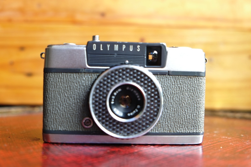 OLYMPUS PEN-EE OLYMPUS D-ZUIKO 35MM.F2.8