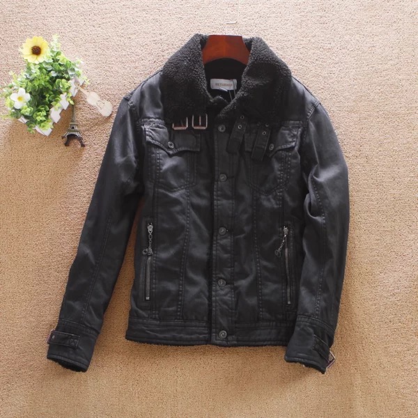เสื้อแจ็คเก็ต แจ็คเก็ตยีนส์ Jacket ยีนส์ สีดำ ผู้ชาย แต่งคอปก2 แนวเท่ห์ มีเข็มขัดคอเสื้อ แบรนด์เนม RETURNER แท้100% ด้านในบุขนอุ่นสีดำ งานสวย เท่ห์มากคะ Size S/M/L ดำ