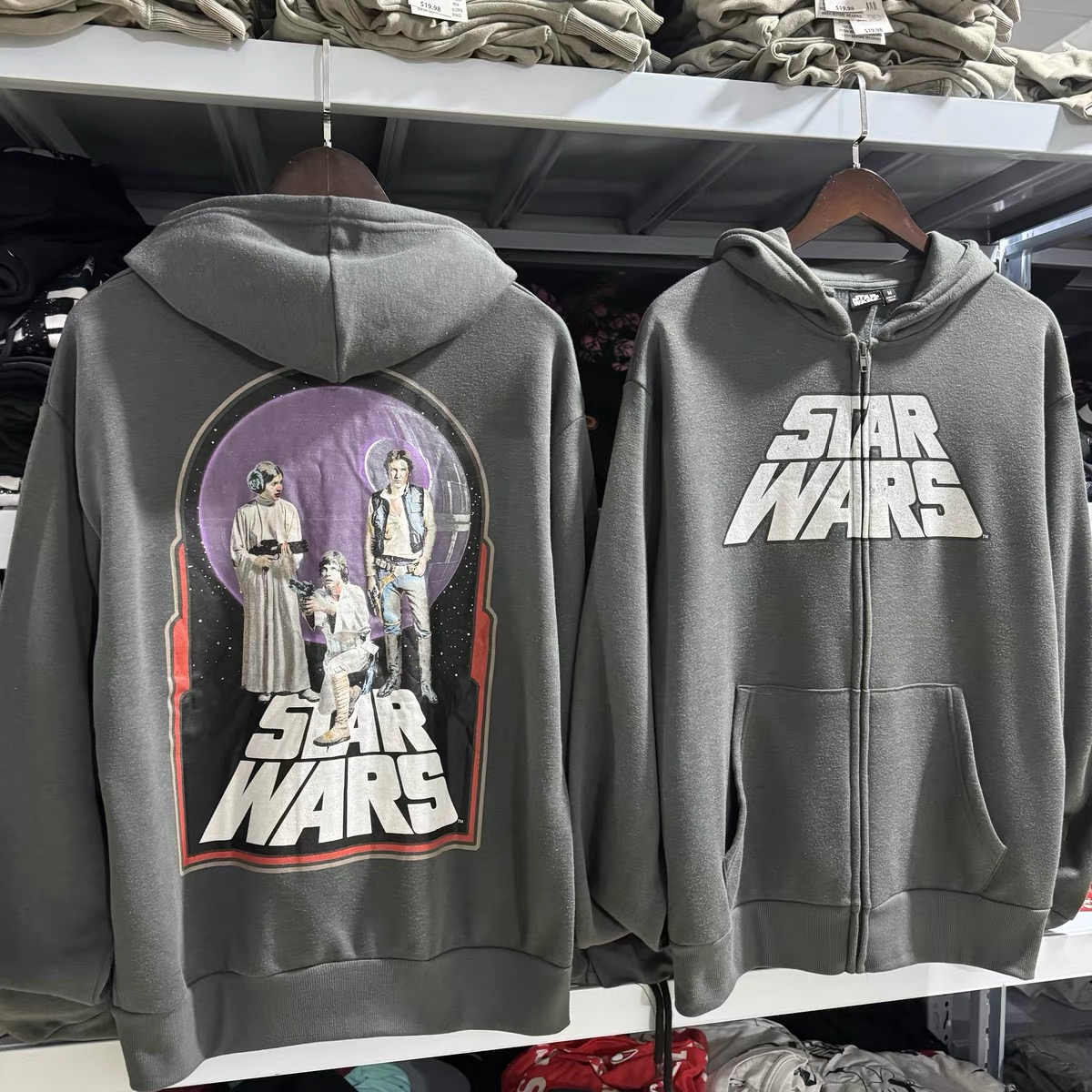 Star Wars Men's Darth Vader Graphic Hoodie with Long Sleeves เสื้อวอร์ม สเวตเตอร์ starwars หน้ากาก แขนยาว ลายการ์ตูน DISNEYงานสวย มากคะ สำเนา สำเนา สำเนา สำเนา สำเนา สำเนา สำเนา เขียว