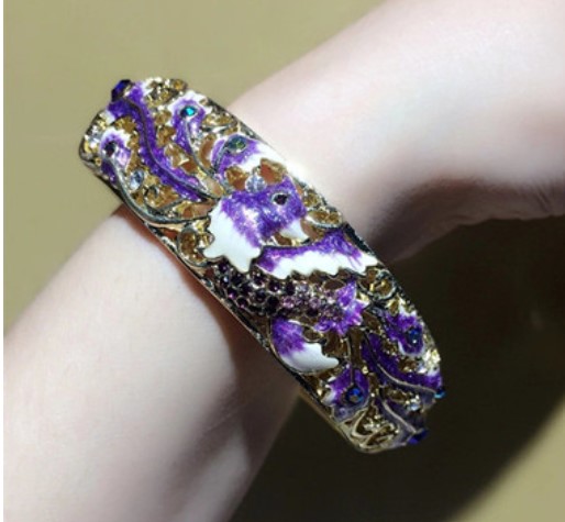 กำไลข้อมือ แฟชั่น อันใหญ่ ใส่สวย ลงยา แกะลายนก สีแดง ฟ้า ฝังเพชร CZ AAA 250171