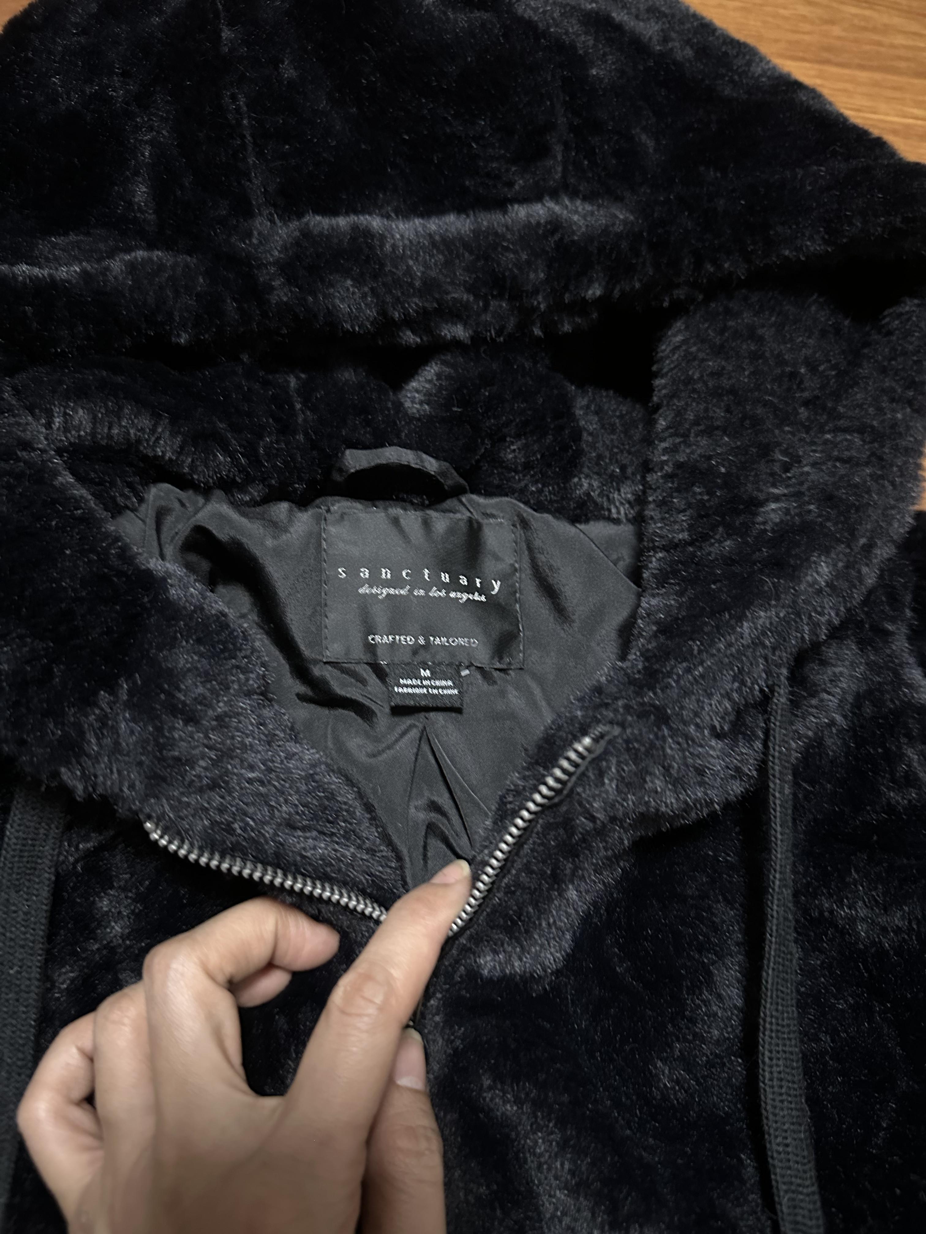 915 เสื้อเฟอร์กันหนาว หมวกฮู้ด เสื้อขน Fluffy hooded jacket แบรนด์ SANCTUARY ขาว