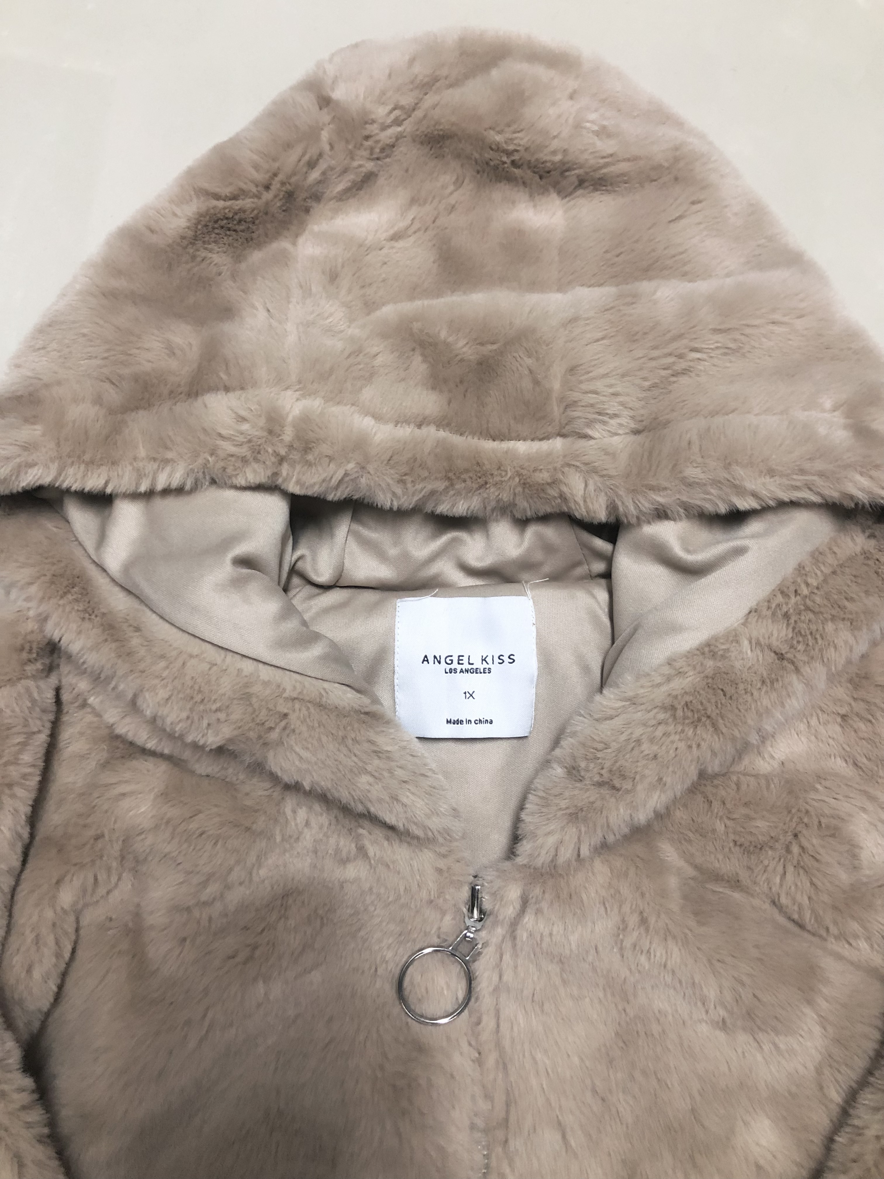 Angel kiss เสื้อเฟอร์กันหนาว หมวกฮู้ด เสื้อขน แบรนด์ ANGEL KISS (FLUFFY COAT) สำเนา น้ำตาลนู้ด