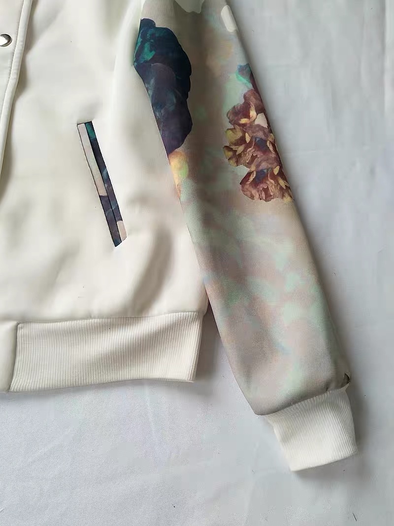 เสื้อคลุม เสื้อแจ็คเก็ต ผ้าวอร์ม สีขาว แต่งแขน ลายดอก เนื้อผ้าวอร์ม ใส่สบายคะ