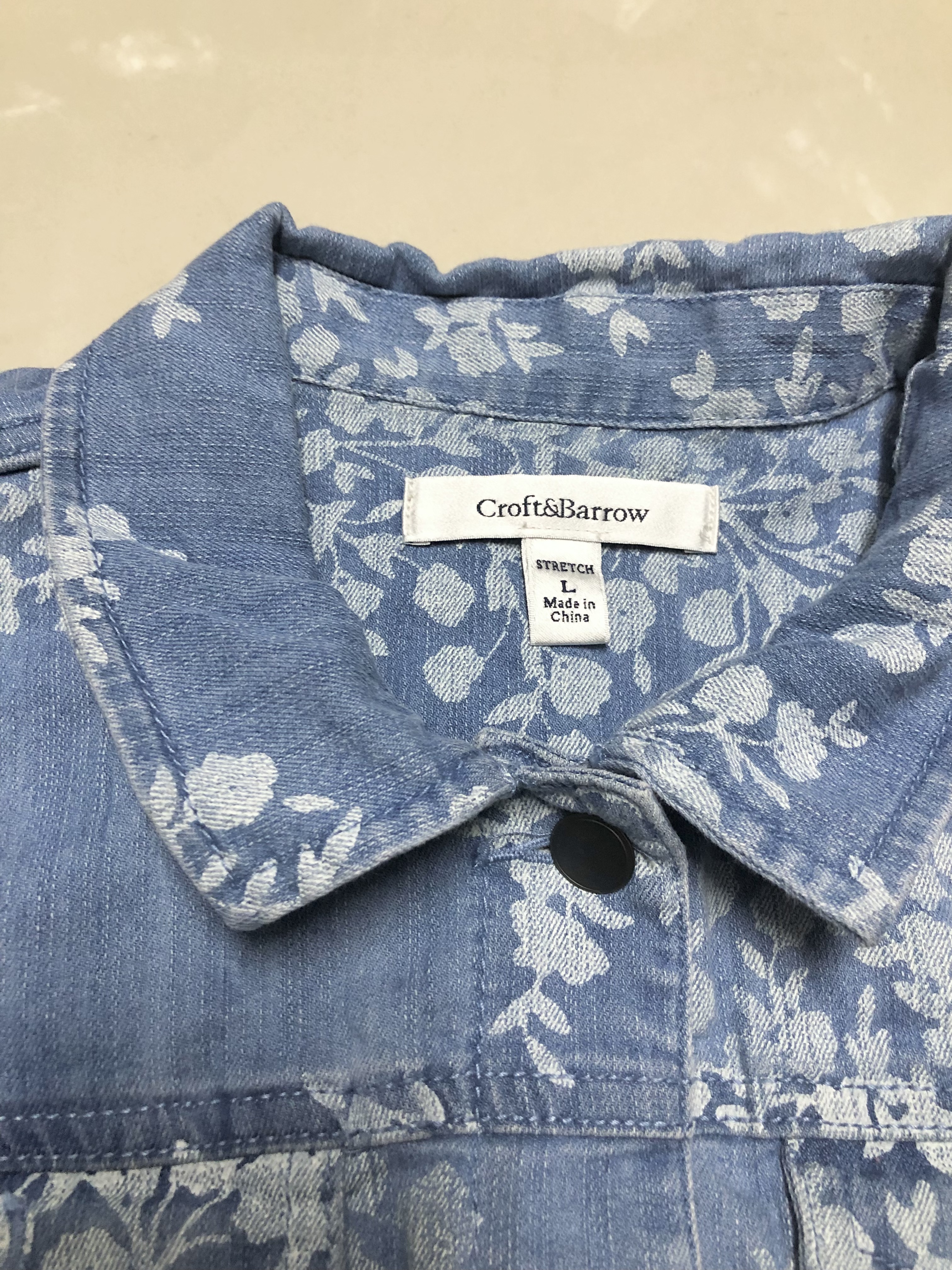 เสื้อยีนส์ แจ็คเก็ตยีนส์ แต่งลายพิมพ์ ใบไม้ แบรนด์ CrOft&BArrow สำเนา ยีนส์