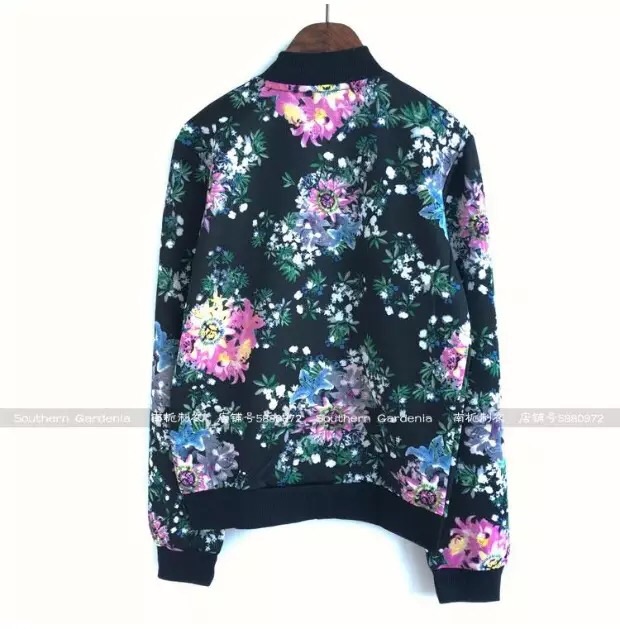 เสื้อคลุม เสื้อแจ็คเก็ต ผ้าวอร์ม พื้นดำ ลายดอกสีสันสวยสดใส แต่งแขนเอวจั๊ม เนื้อผ้าหนานุ่มเริ่ดคะ ติดแบรนด์ TSZC