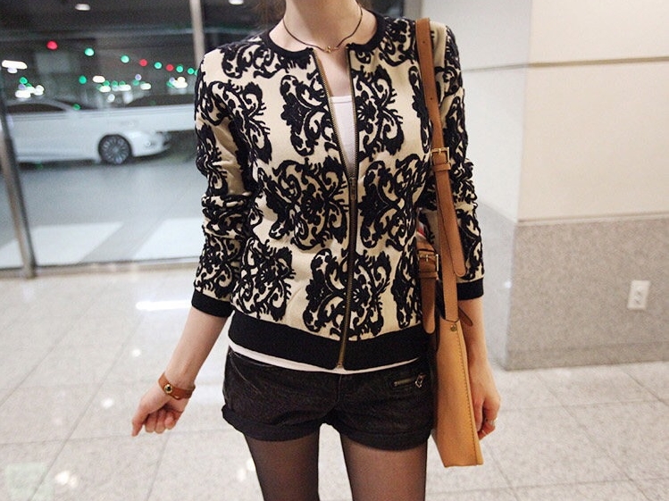 เสื้อหนาวไหมพรม ลายกราฟฟิค ซิบหน้า สวยเท่ห์มากคะ