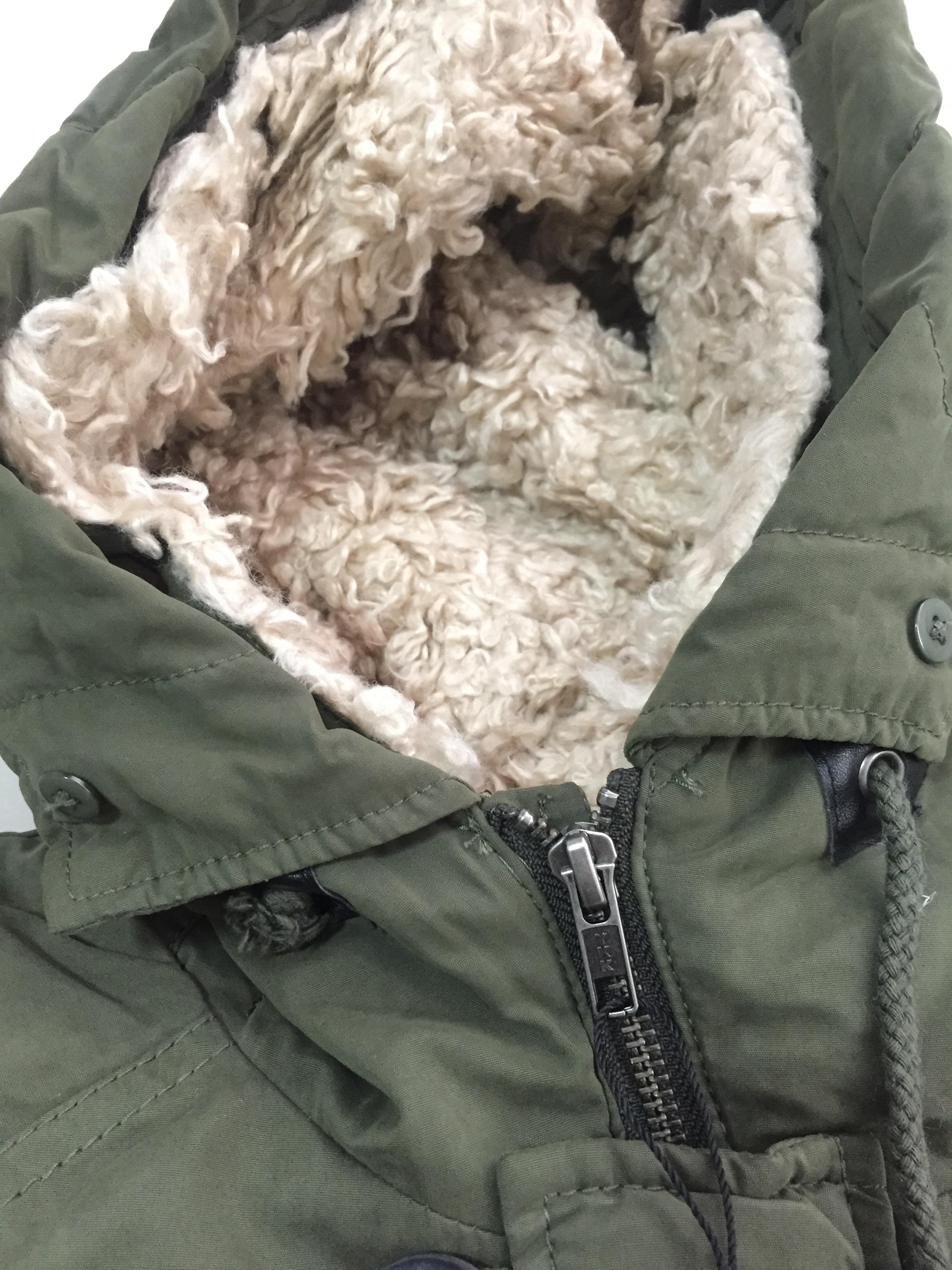 Moussy เสื้อกันหนาว ติดฮูท เสื้อcoat แบรด์ดัง ญี่ปุ่น MOUSSY japan สีเขียวทหาร แต่งขนสีครีมน้ำตาลด้านในทั้งตัว (ขนด้านในถอดใส่ได้ทั้งชิ้นเลยคะ มีกระดุม เกี่ยวให้ด้านในคะ) *ไม่มีขนเฟอร์ปลายหมวกนะคะ*