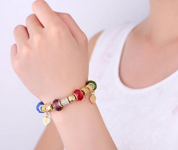 สร้อยข้อมือผู้หญิง Diy สไตล์ แพนโดร่า ร้อยคริสตัล สีใส สลับ ตุ้มทอง สุดหรู ของขวัญให้แฟน ไฮโซ ห้อยจี้ หัวใจ สีทอง แทนใจ 678824