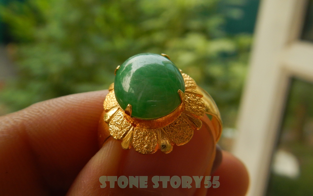 หยกพม่าสีเขียวสวย