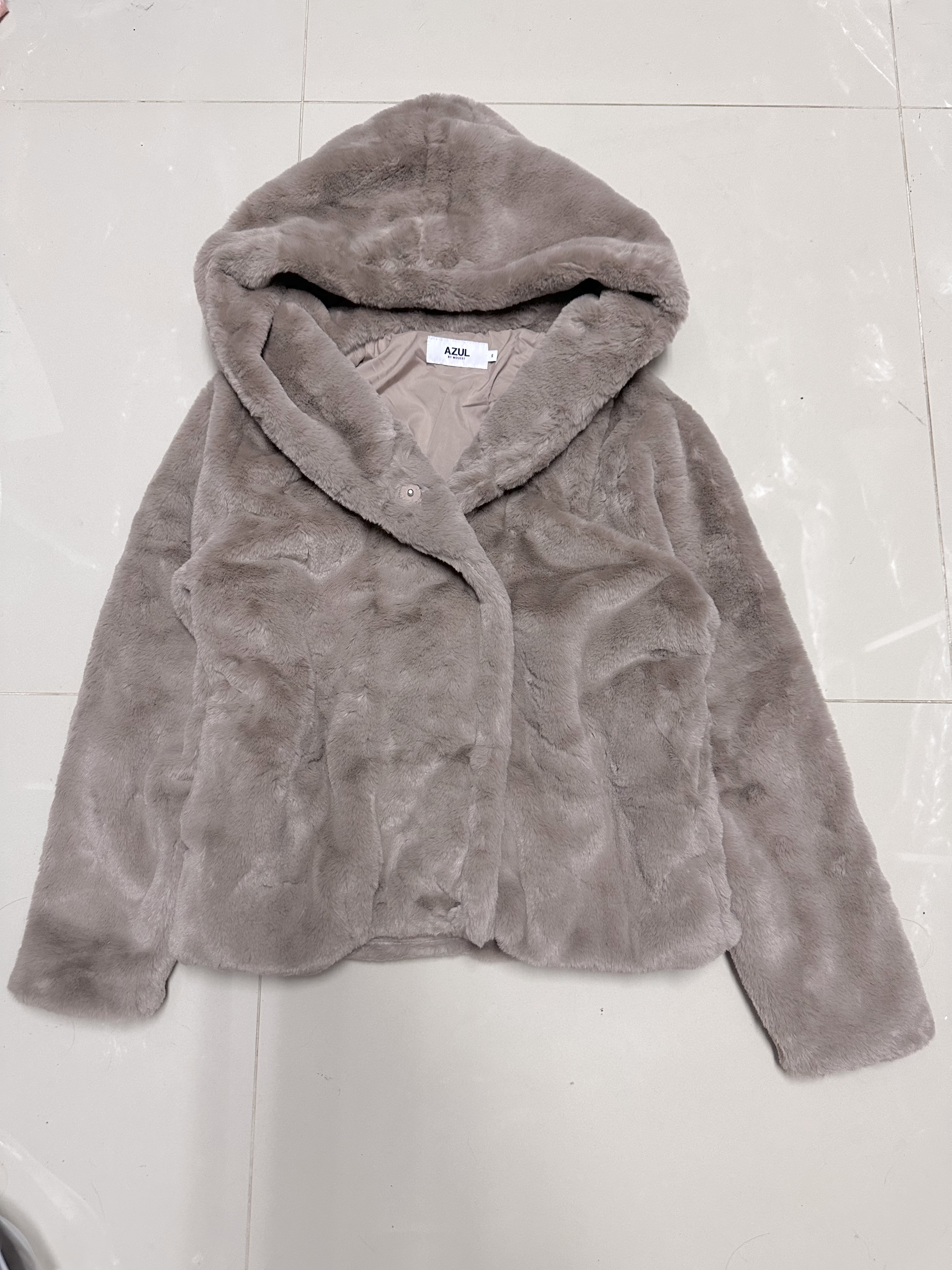 เสื้อโค้ทเฟอร์ โค้ทขนสัตว์เทียม แบรนด์ AZUL by moussy สีเทา ขนนุ่ม งานสวย พรีเมี่ยมมากเลยคะ งานช็อปแท้100% คะ SIe S/M/L สำเนา สำเนา น้ำตาล