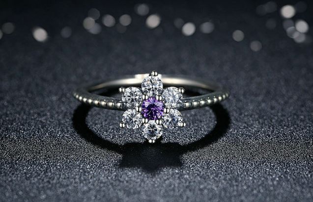 แหวนเงินแท้ 925 Sterling แหวนผู้หญิง ดีไซน์ ดอกไม้ ฝังเพชร ใช้ คริสตรัลแท้ สีม่วง อเมทิสต์ เป็นเกสร แหวนหมั้น แหวนแต่งงาน แหวนใส่ออกงาน สุดหรู 571571
