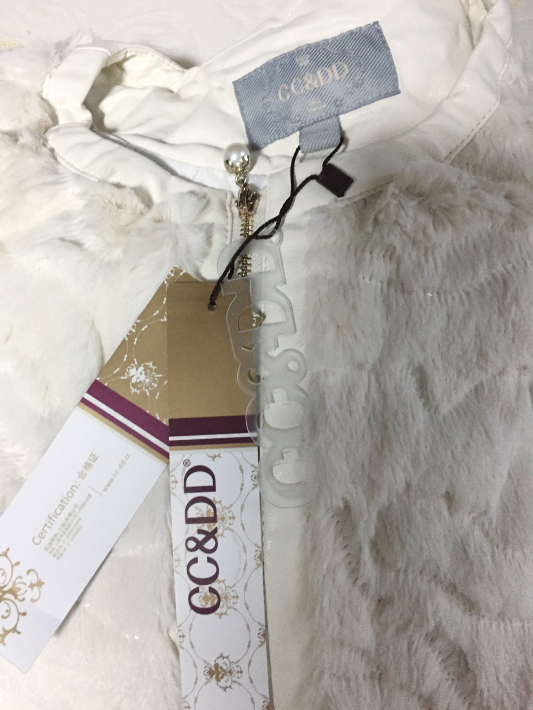 Cc&dd เสื้อกันหนาว แต่งขน เสื้อกันหนาวขนสีครีม แบรนด์เนม CC&DD ขาวครีม