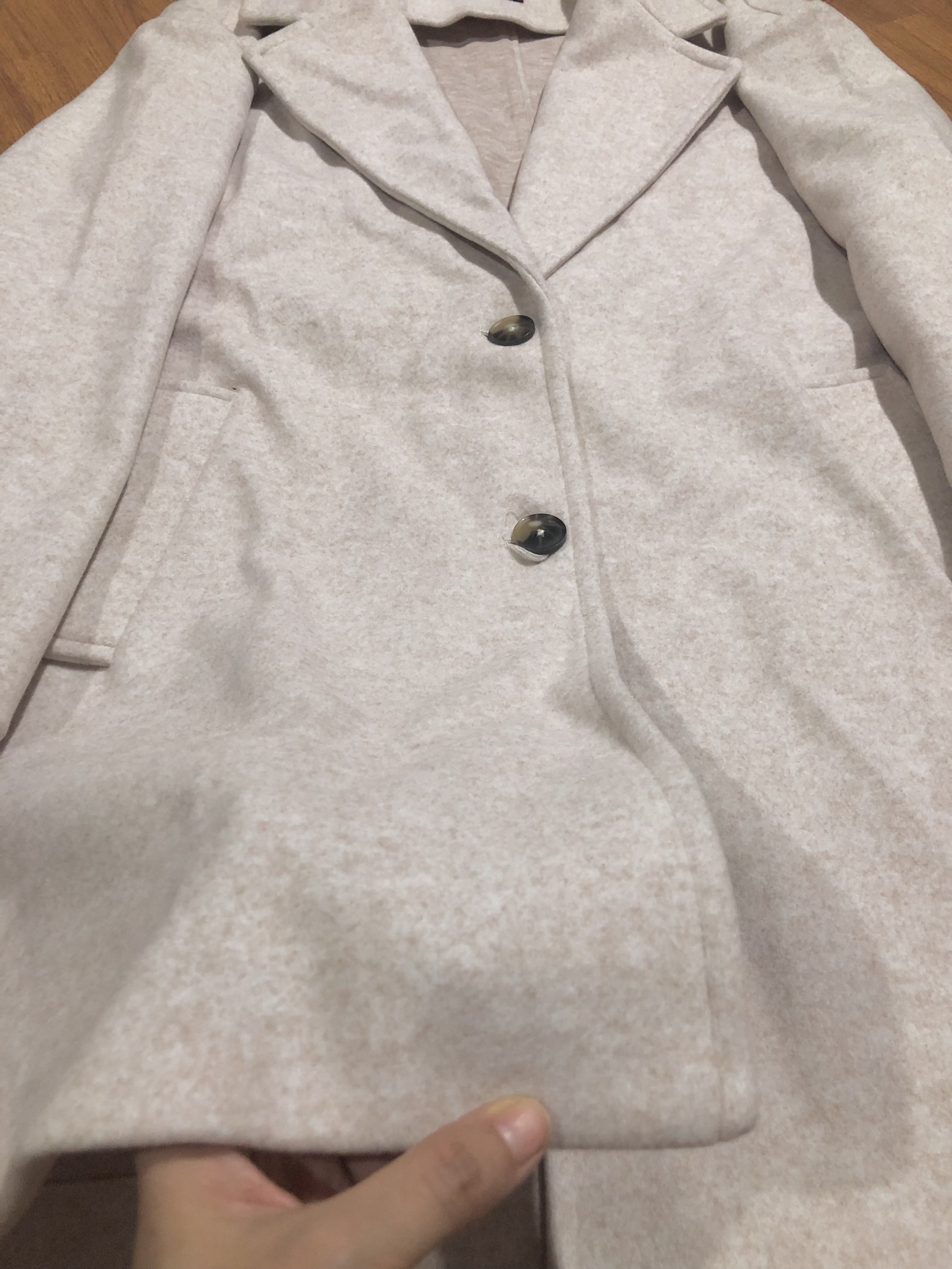 เสื้อโค้ดกันหนาว เสื้อกันหนาว overcoat โค้ทวูล สักหลาด ผสมวูล สีดำ แต่งคอปก กระดุมสองแถว แบรนด์ATCHING สำเนา สำเนา สำเนา สำเนา สำเนา ดำ