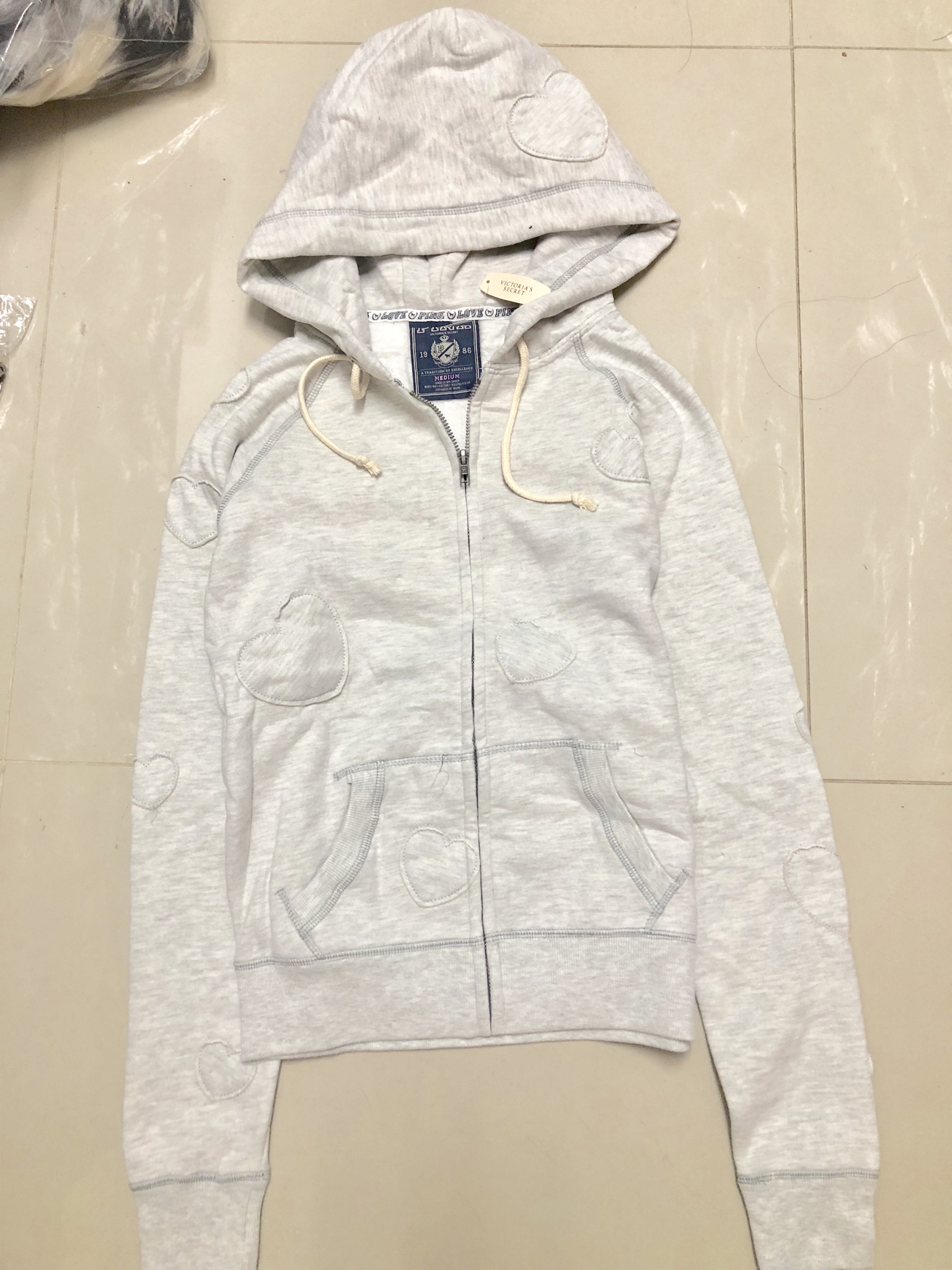 Pink by victoria's secret เสื้อแจ็คเก็ต เสื้อนอก เสื้อฮู้ดวอร์ม สีเทา แต่งลายปัก เทาอ่อน