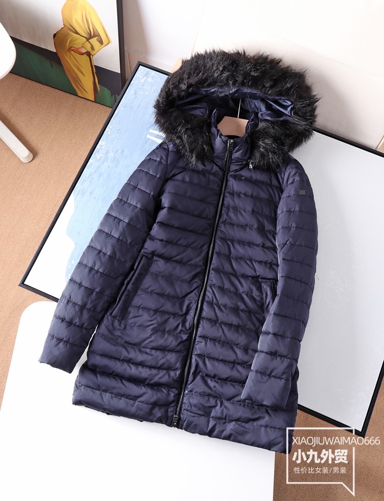 ARMANI เสื้อกันหนาว เสื้อฮู้ดเฟอร์ บุนวมอุ่น แบรนด์ ARMANI(ฮู้ดถอดได้ค่ะ) ดำ