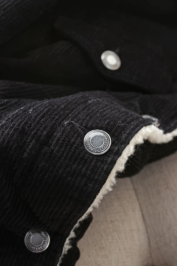 Bershka เสื้อกันหนาว เสื้อแจ็ค เนื้อลูกฟูก แต่งซับขนอุ่น สีขาวด้านใน แบรนด์ BESHKAงานสวย น่ารักมากคะ