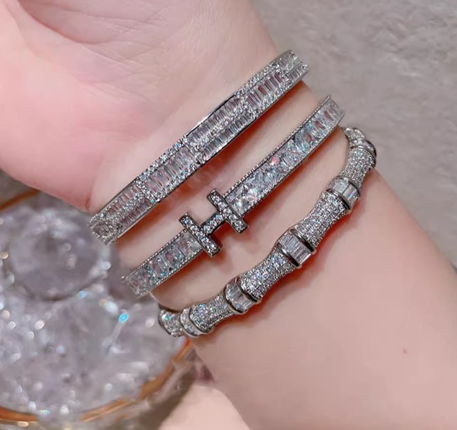 กำไลข้อมือเงิน ฝังเพชร 3 แบบ 3 สไตล์ แบบตัว H ยอดฮิต แบบข้อกระดูก สุดหรู ใส่ออกงานหรู 709918