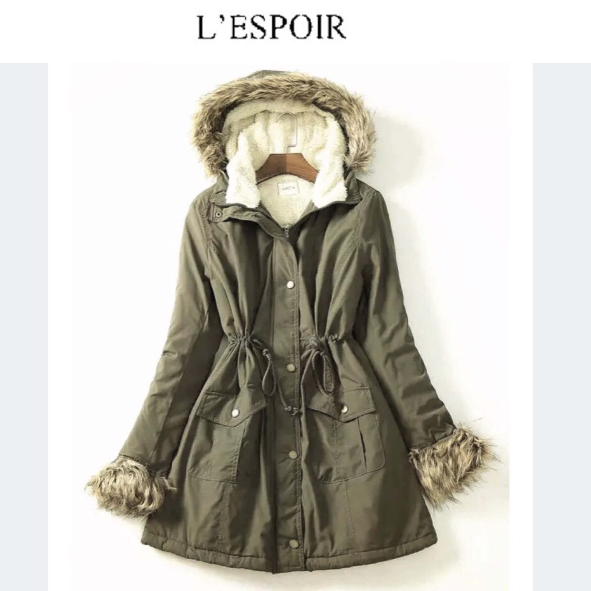 เสื้อกันหนาว โค้ทกันหนาว สีเขียวทหาร แบรนด์เนม ดัง ญี่ปุ่น L'espoir แท้100% แต่งขนเฟอร์ ปลายหมวก/แขน (เฟอร์ถอดได้ทุกจุด) บุนวมอุ่นด้านใน สวย เท่ห์ แนว ๆคะ SIze XL สำเนา