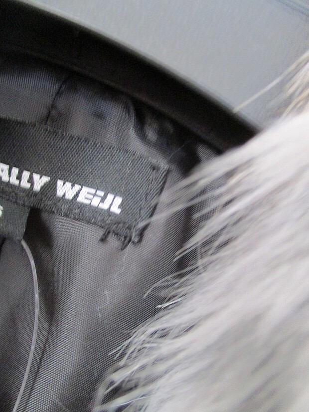 Papaya เสื้อนอก แต่งขน เสื้อกันหนาวขนเฟอร์ สีน้ำตาล งานพรีเมี่ยม แบรนด์ TALLY WEIJL แท้ งานสวย หรูมากคะ SiZe M/L/XL
