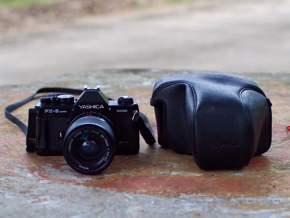 YASHICA FX-3 SUPER 2000 YASHICA LENS MC ZOOM 35-70MM.F3.5-4.5