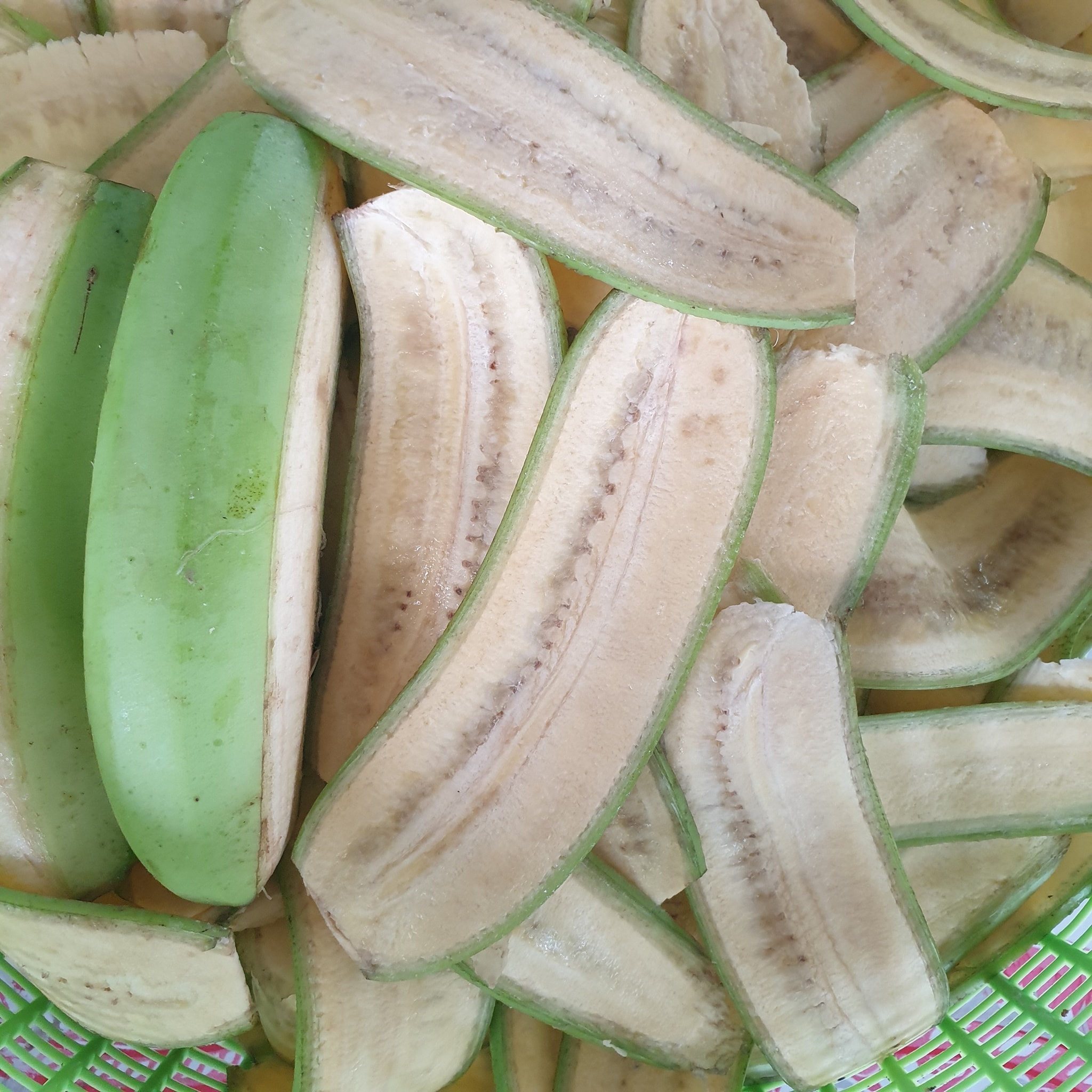 กล้วยกระทบเปลือก อบเกลือ เค็มน้อย 500g.