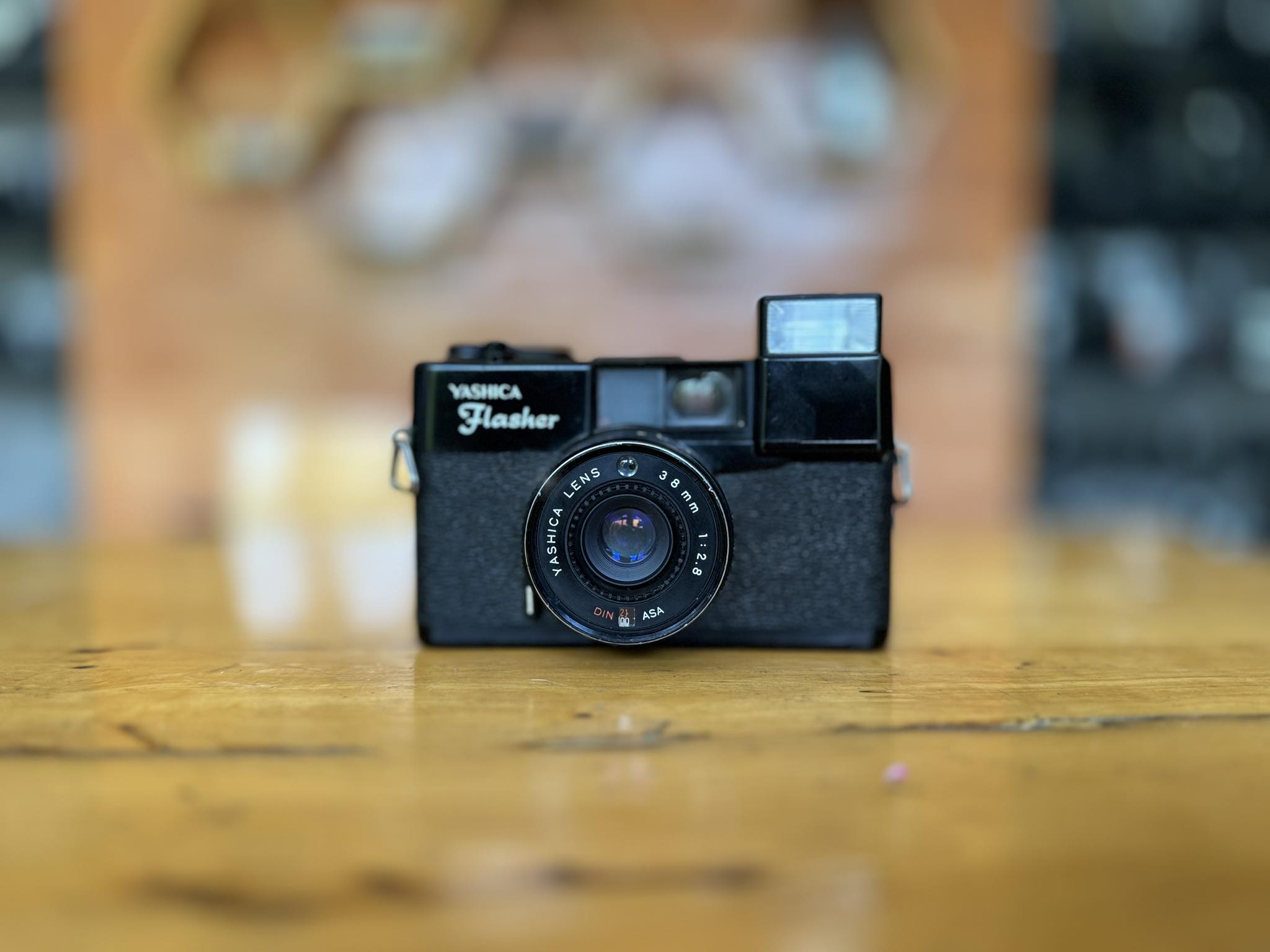 YASHICA FLASHER YASHICA LENS 38MM.F2.8