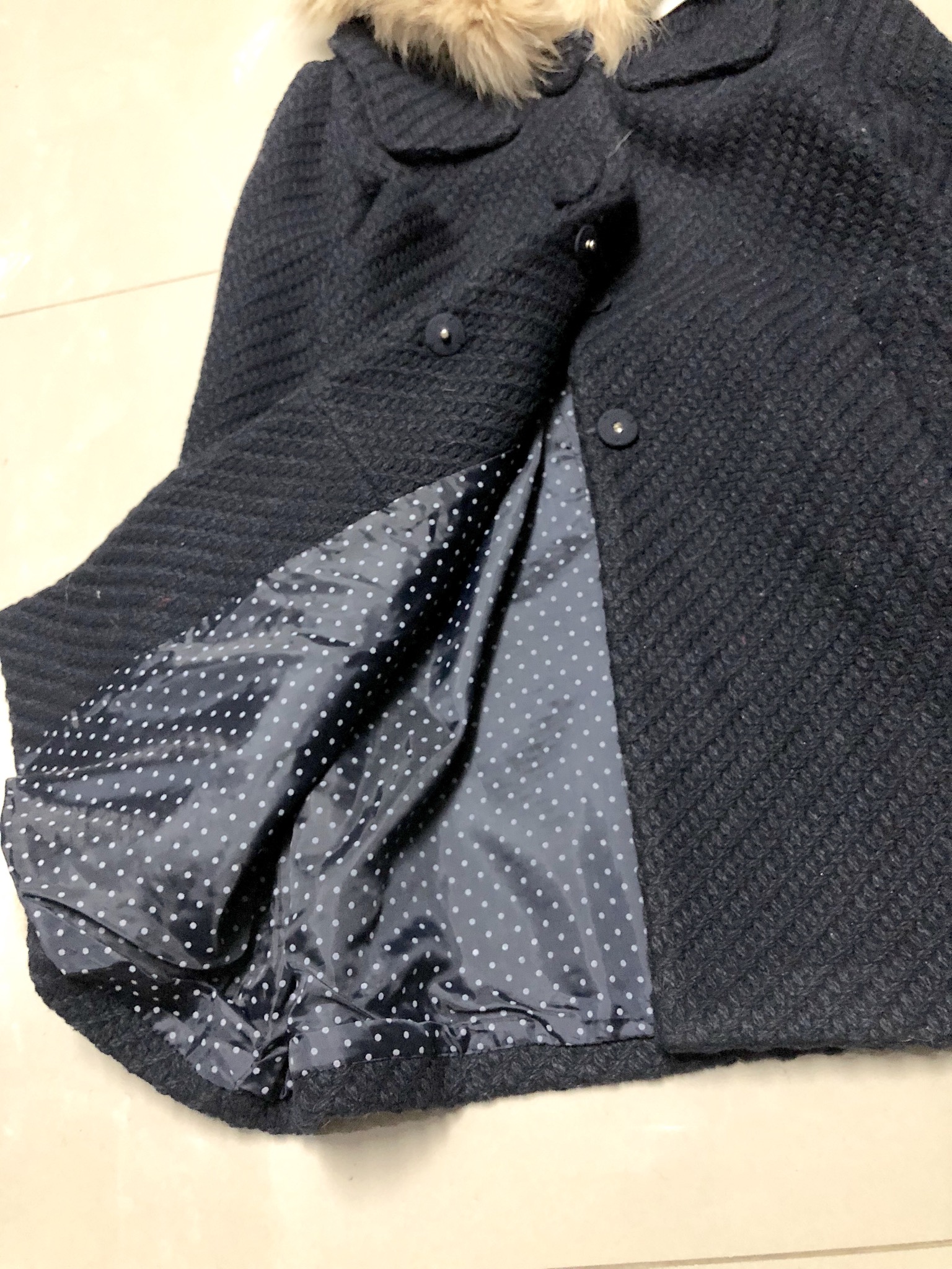 เสื้อกันหนาว เสื้อโค้ดกันหนาว สีน้ำเงินติดหมวกฮูท แต่งขนเฟอร์สีขาวครีม(ขนเฟอร์ปลายหมวก/ปลายแขนถอดใส่ได้ทุกจุดคะ) sizeM/L