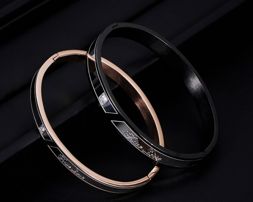 กำไลข้อมือคู่รัก แบบ สแตนเลสแท้ ใส่สวย ใส่เป็นคู่ แกะลาย True love รักจริง กำไลข้อมือสวย ๆ ใส่เป็นคู่ 402703