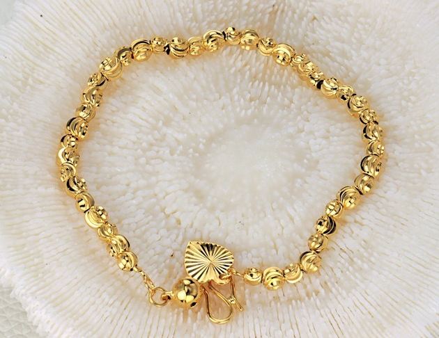 สร้อยข้อมือทอง สร้อยข้อมือ ออกงาน สร้อยข้อมือ ทอง 18 K ห้อยจี้ รูปใบไม้ ลายทอง เม็ดกลม โบราณ แบบสวย ใส่ออกงาน เครื่องประดับ สุดหรู 931107
