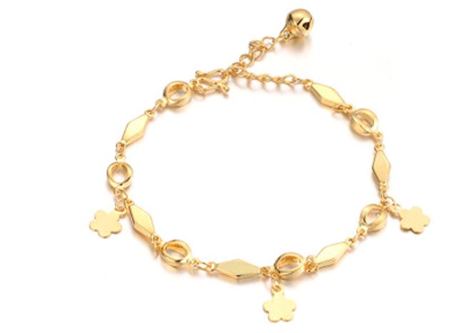 สร้อยข้อมือทอง 18 K สร้อยข้อมือผู้หญิง เส้นเล็ก สำหรับ สาวข้อมือเล็ก แบบน่ารัก ห้อยจี้ดอกไม้ ใส่ ตุ้ม กลม ของขวัญให้แฟน น่ารักสุด ๆ 684075