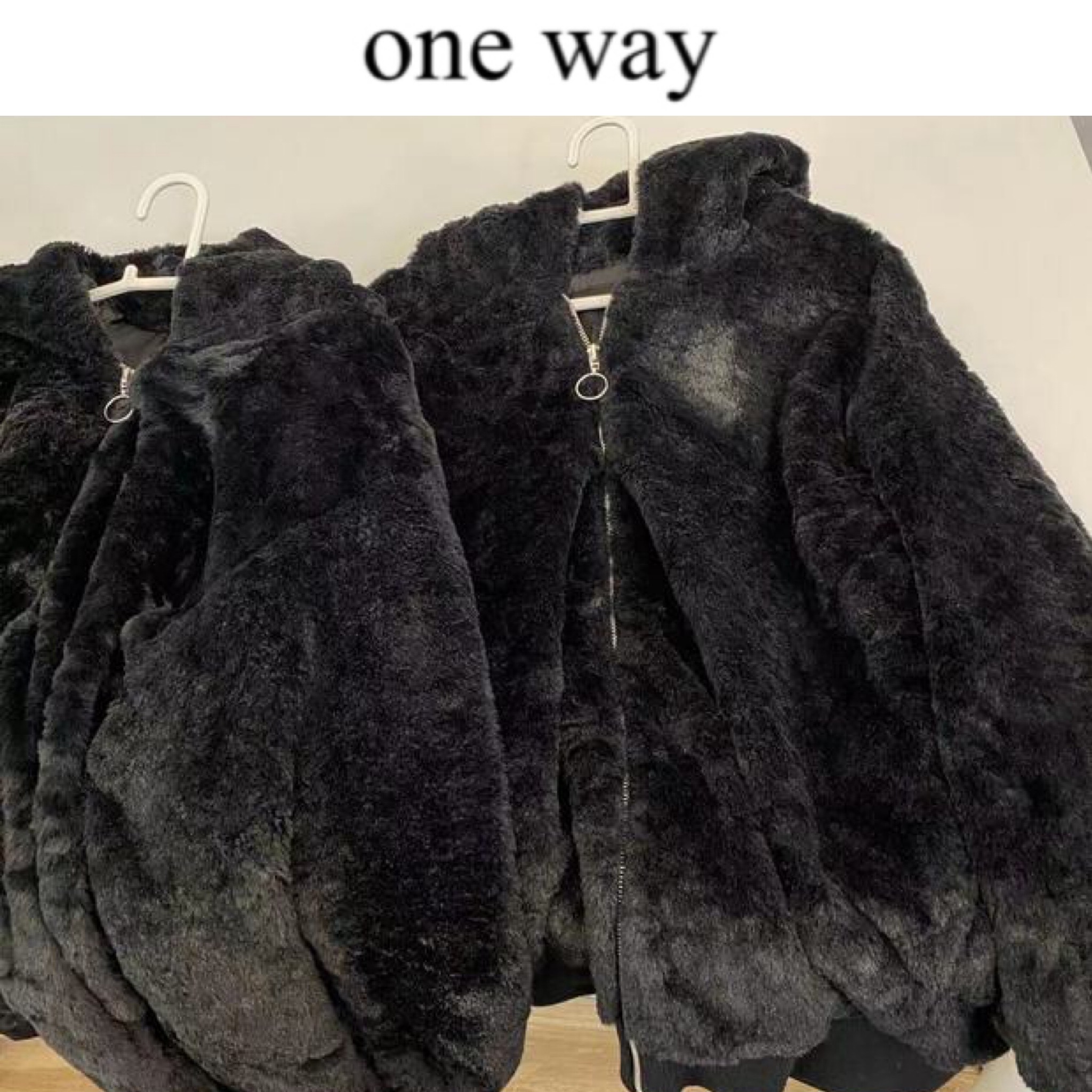 ONE Way เสื้อเฟอร์กันหนาว หมวกฮู้ด เสื้อขน สีขาว แบรนด์ ONE WAYเนื้อนิ่ม นุ่มมากคะ สำเนา สำเนา ดำ