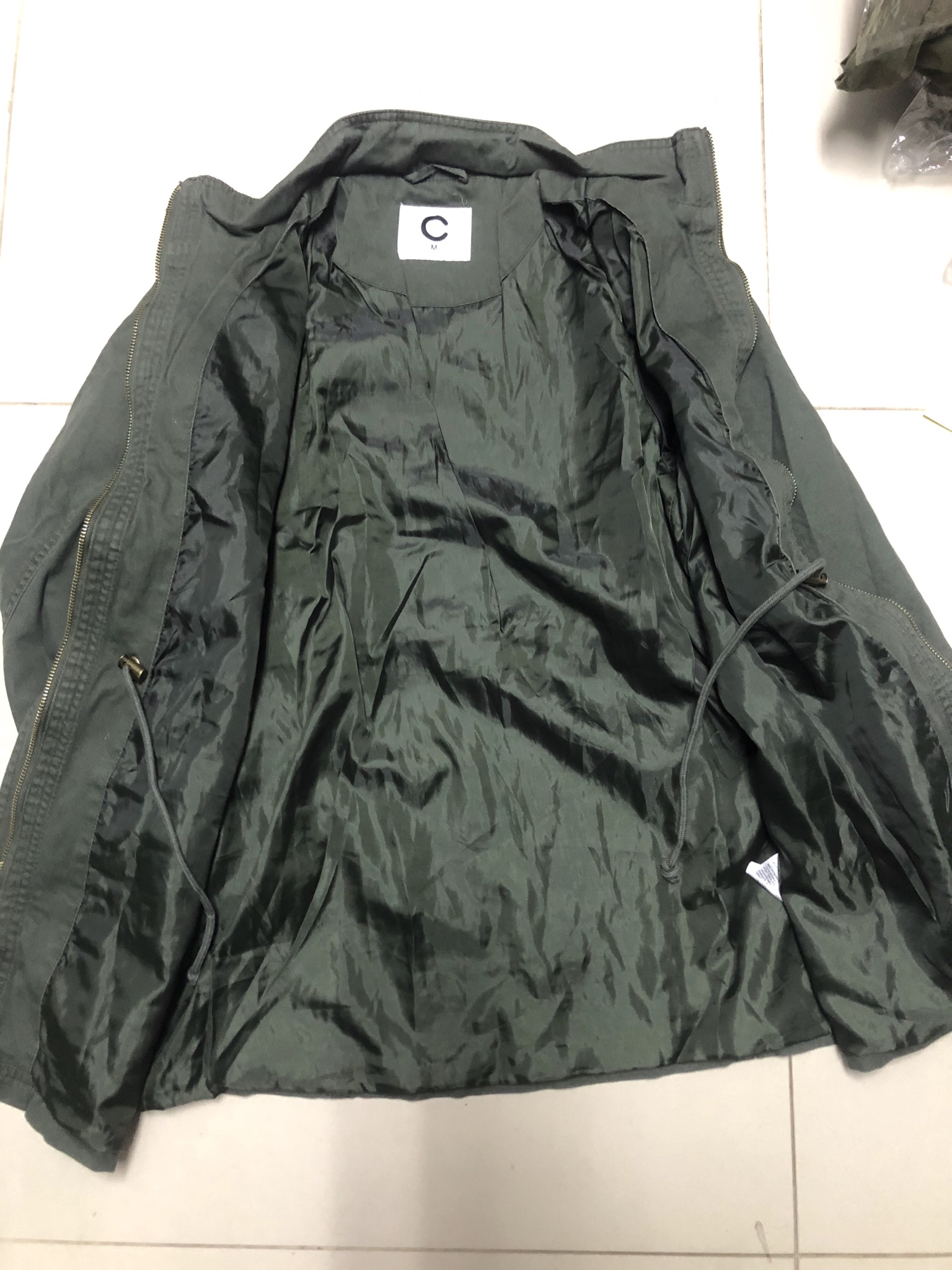 Cubus เสื้อทหาร เสื้อฮู้ดเขียวทหาร เสื้อนอกแนวทหาร แพทเทินสวย เท่ห์มาก แบรนด์ cubusคะ Size M เขียว