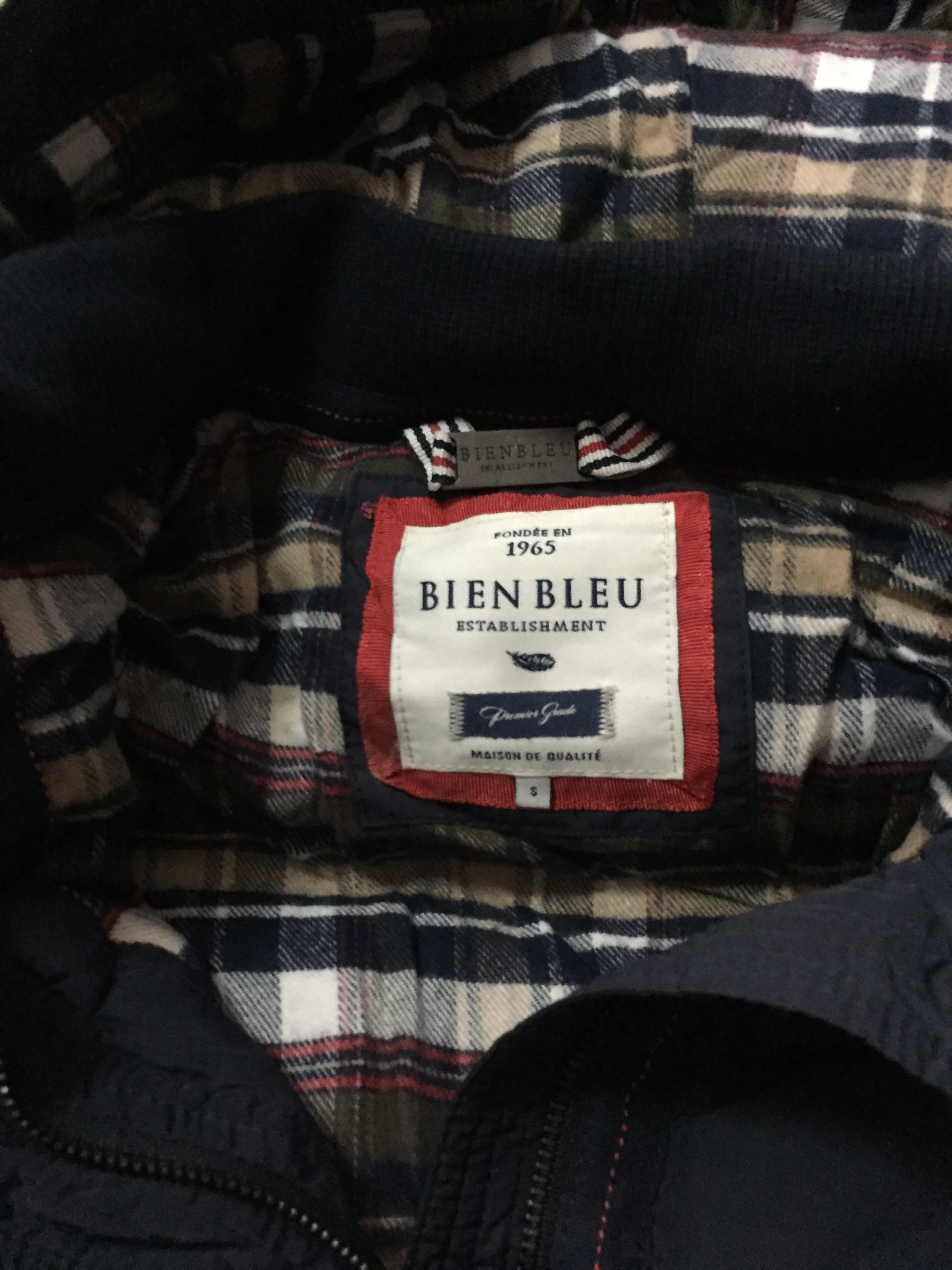 เสื้อกันหนาว เสื้อหนาวบุนวม แบรนด์เนม BIEN BLEU สีน้ำเงินกรมท่า ติดหมวกฮูท แต่งกระดุมไม้ Size S/M/L