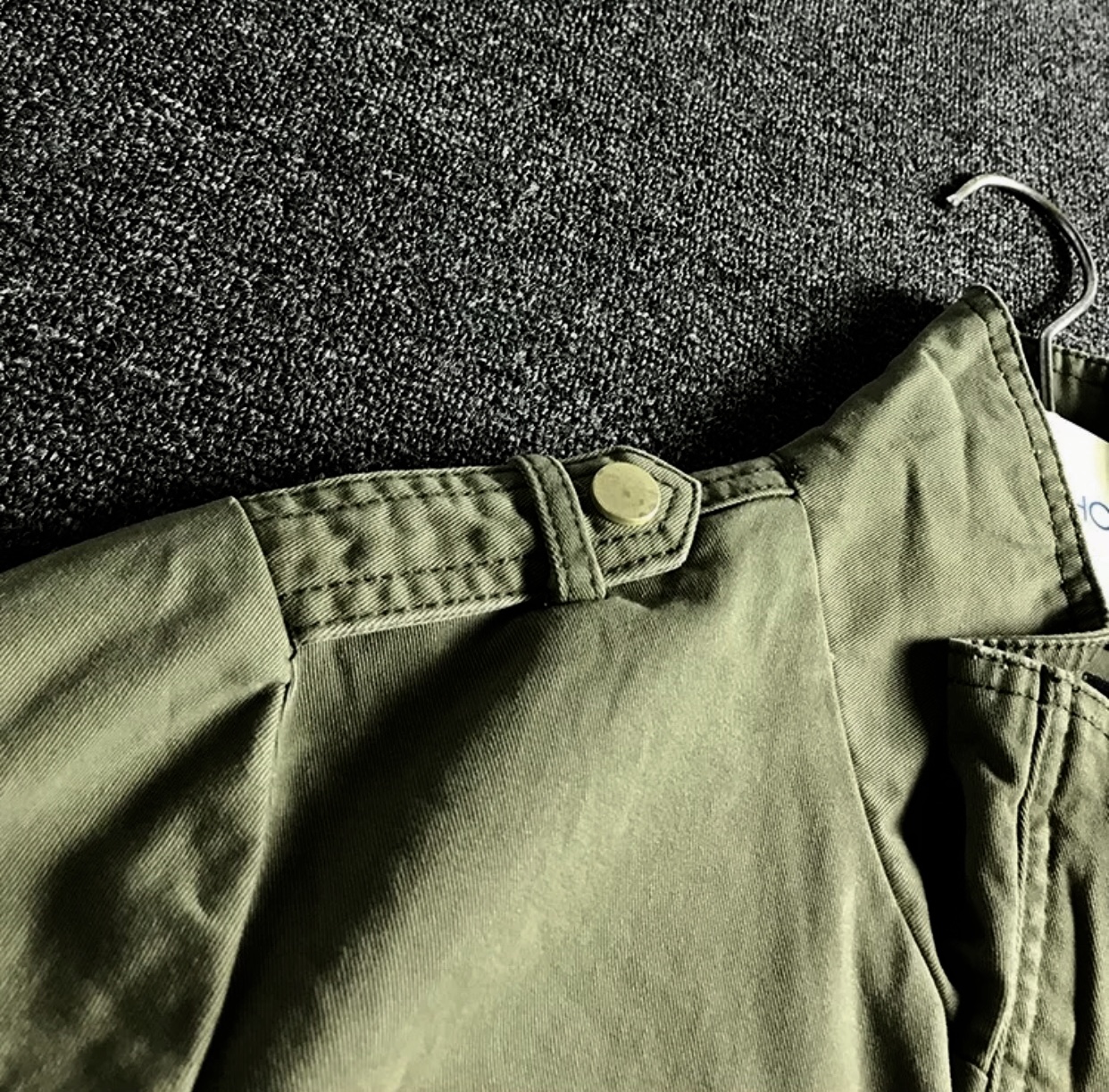 DenimLab เสื้อเขียวทหาร เสื้อนอกแนวทหาร. แต่งลายปักรูปนก เสื้อคลุมทหาร แบรนด์ DENIM LAB แพทเทินสวย เท่ห์มาก คะ Size S/M/L/XL เขียว