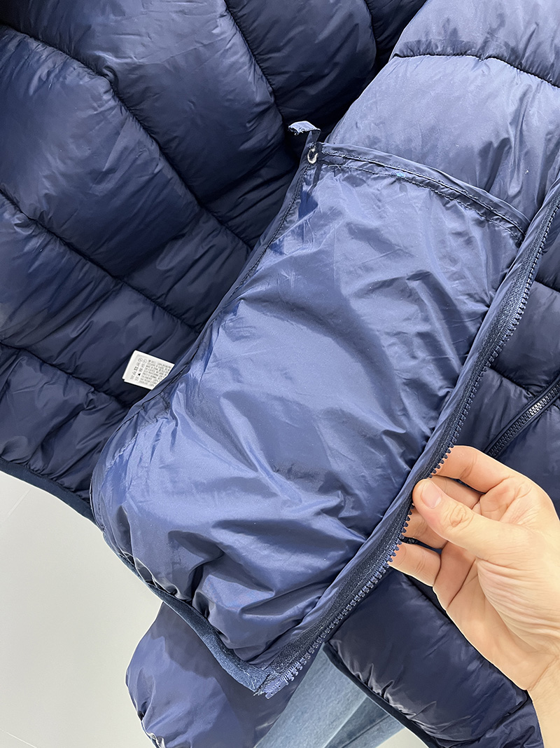 Forever21 เสื้อกันหนาว ติดฮูท เสื้อบอมเบอร์ บุนวมอุ่น แบรนด์ Forever21 / Men's Black Lightweight Puffer Jacket น้ำเงิน