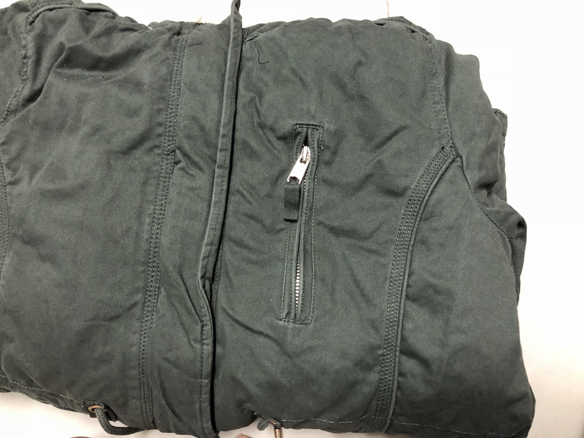 เสื้อกันหนาว เสื้อแนวPARKA กันหนาว แต่งฮูทติดเฟอร์ สีกากี แบรนด์เนม ALCOTT LOSANGELES UK แท้ ซับขนอุ่นสีขาว งานสวยเนี๊ยบมากคะ Size S/M/L /XL กากี