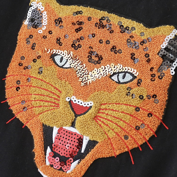 เสื้อหนาวไหมพรม สีดำ ลายปักเลื่อม หน้าเสือ FELINE เนื้อผ้ายืด นุ่ม สวย งานญี่ปุ่น sinsay คะ Size L