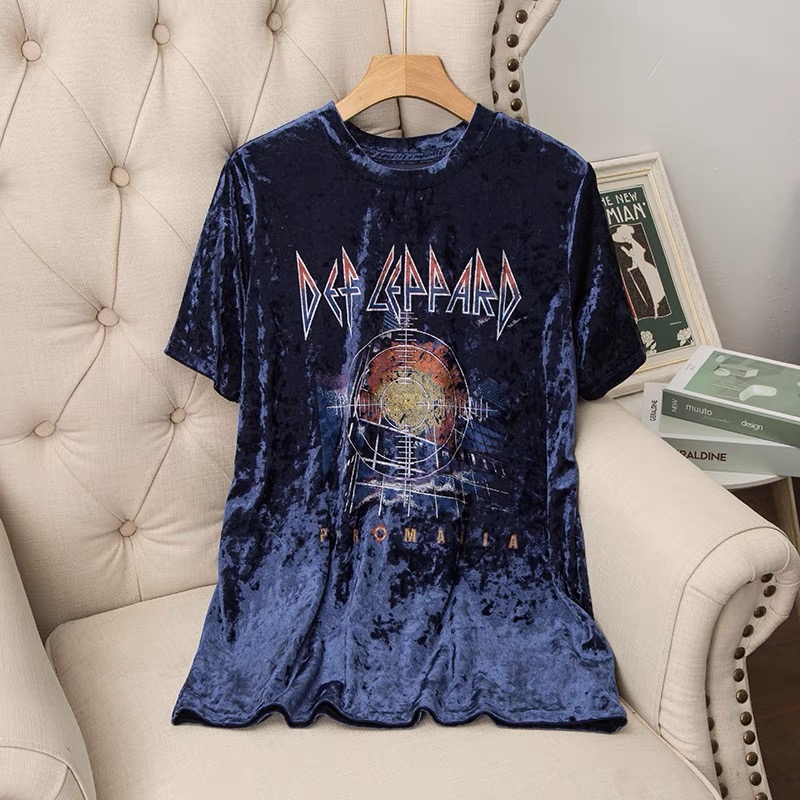 Defrepard forever21 เสื้อยืดกำหมะหยี่ เนื้อนุ่ม เนื้อผ้าสวย มีน้ำหนัก ทิ้งตัว แบรนด์ วงDefRepard velvet T-shirt forever21 น้ำเงิน