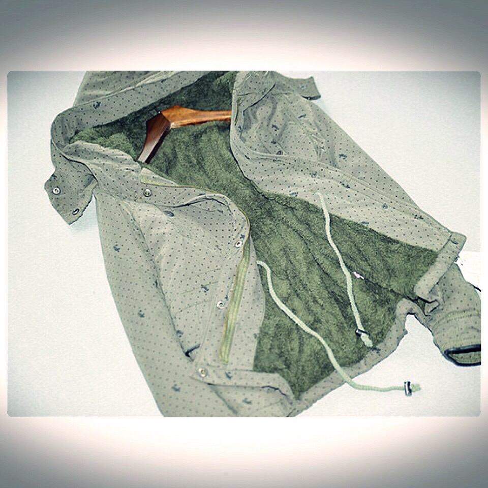 เสื้อกันหนาว แต่งฮูทสีเขียวทหาร ลายจุด ปริ้นเงารูป มิกกี้เม้าส์ ด้านในซับขนอุ่น สวยหรูอุ่นมากคะ size L