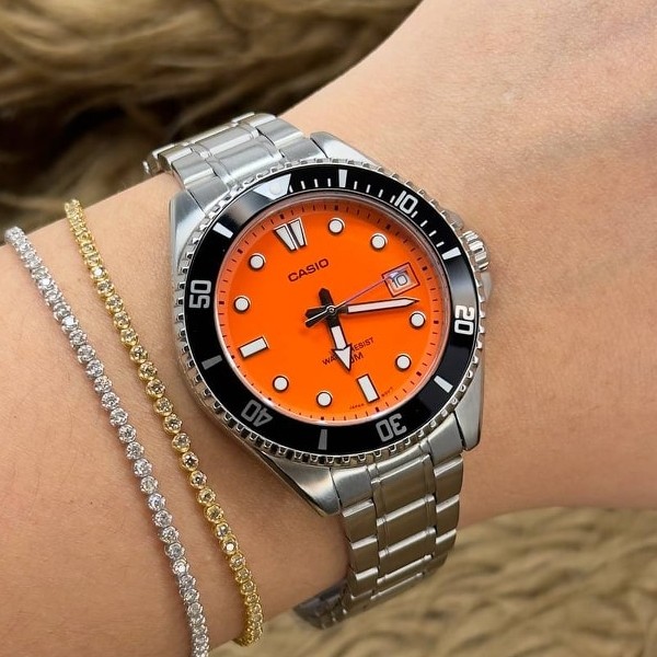 CASIO นาฬิกาคาสิโอ นาฬิกาข้อมือ นาฬิกากันน้ำ นาฬิกาของแท้ ประกันศูนย์ CMG 1 ปี รุ่น MDV-10D-4A1 นาฬิกาสีเงิน