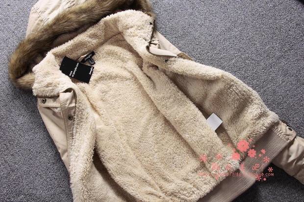 เสื้อกันหนาว ติดหมวกฮูท ติดเฟอร์ (หมวกฮูท มีซิบถอดใส่ได้/ ขนเฟอร์ มีกระดุมถอดใส่ได้คะ ) size S/M