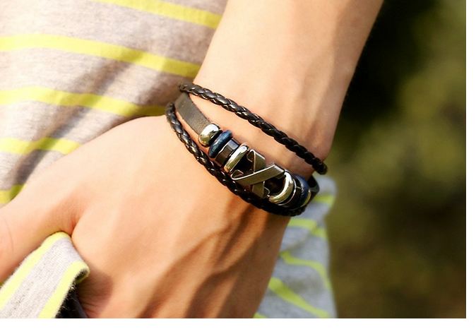สร้อยข้อมือผู้ชาย กำไลข้อมือ ผู้ชาย สายหนังแท้ สีดำ ร้อยลูกปัด ใส่ logo สแตนเลส รูปตัว X สร้อยข้อมือเท่ ๆ ของขวัญให้แฟน วัดเกิด 863718