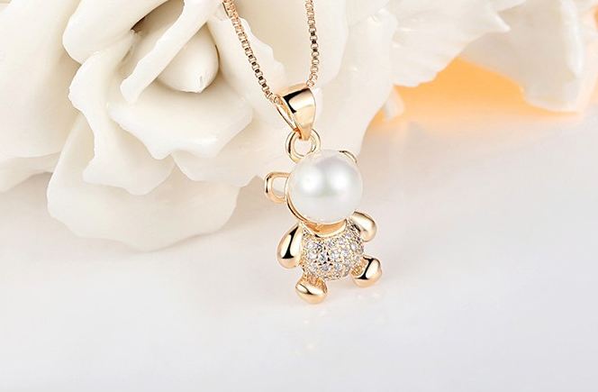 สร้อยคอผู้หญิง สร้อยคอ ของขวัญให้แฟน สร้อยคอทอง 18 K จี้รูป หมีน้อย ติดไข่มุก สีขาว ฝัง เพชร CZ AAA ที่ตัวหมี ขนาดกำลังดี น่ารักมากค่ะ 613429