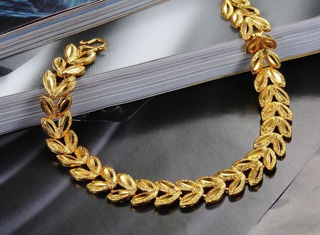 สร้อยข้อมือทอง 18 K สร้อยข้อมือผู้หญิง ดีไซน์ เป็น ใบไม้ สีทอง เรียงแถวคู่ สวยหรู สร้อยข้อมือ ให้แฟน ของขวัญวันเกิด วันครบรอบ 574407