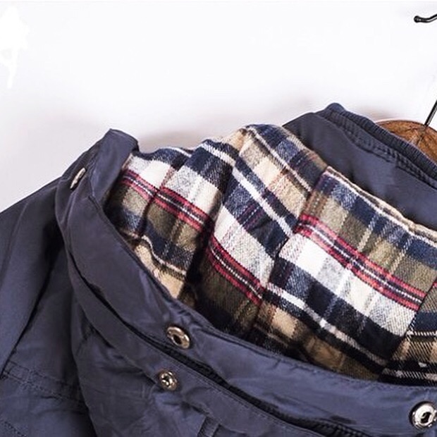เสื้อกันหนาว เสื้อหนาวบุนวม แบรนด์เนม BIEN BLEU สีน้ำเงินกรมท่า ติดหมวกฮูท แต่งกระดุมไม้ Size S/M/L