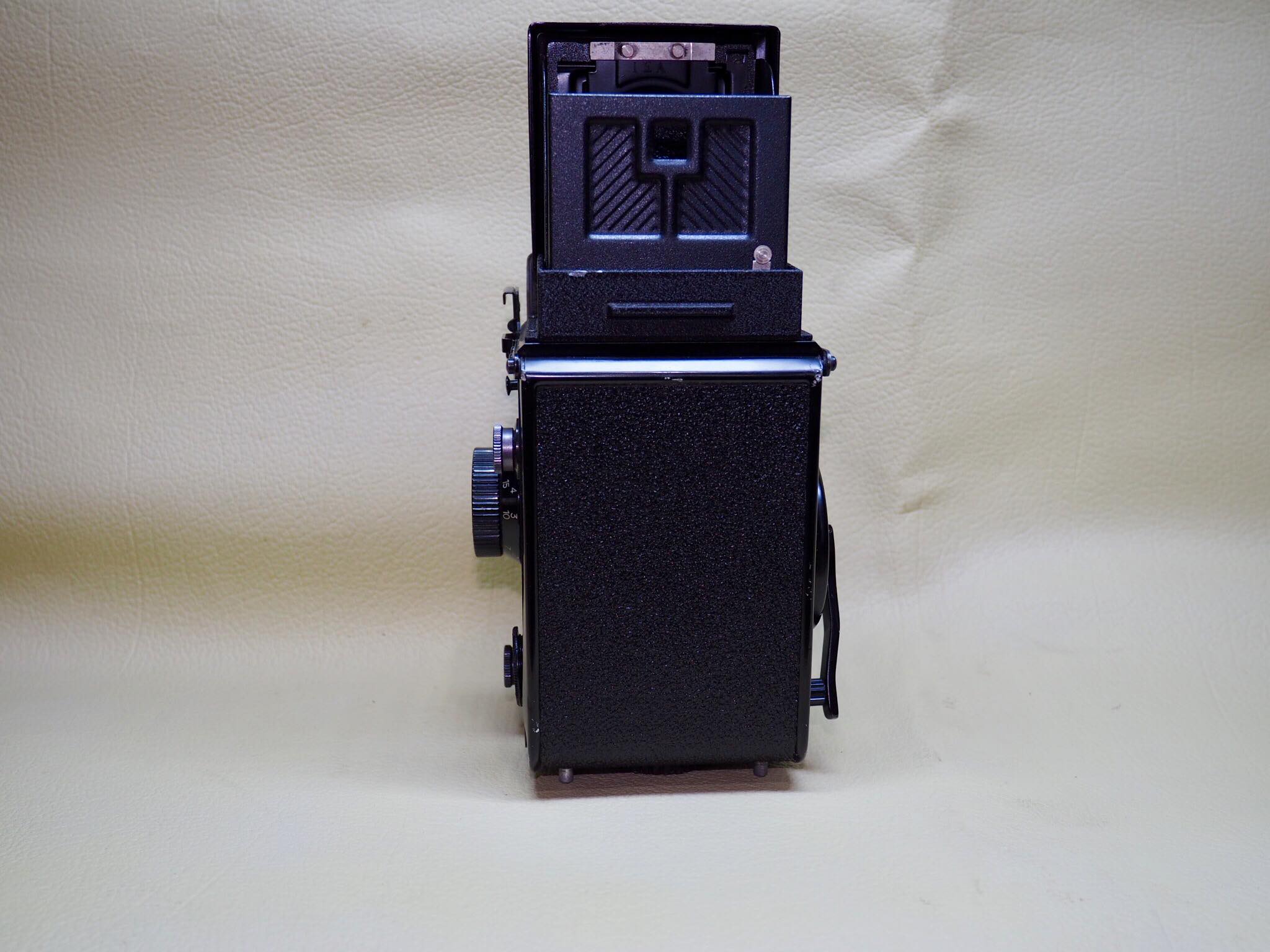 YASHICA MAT 124G