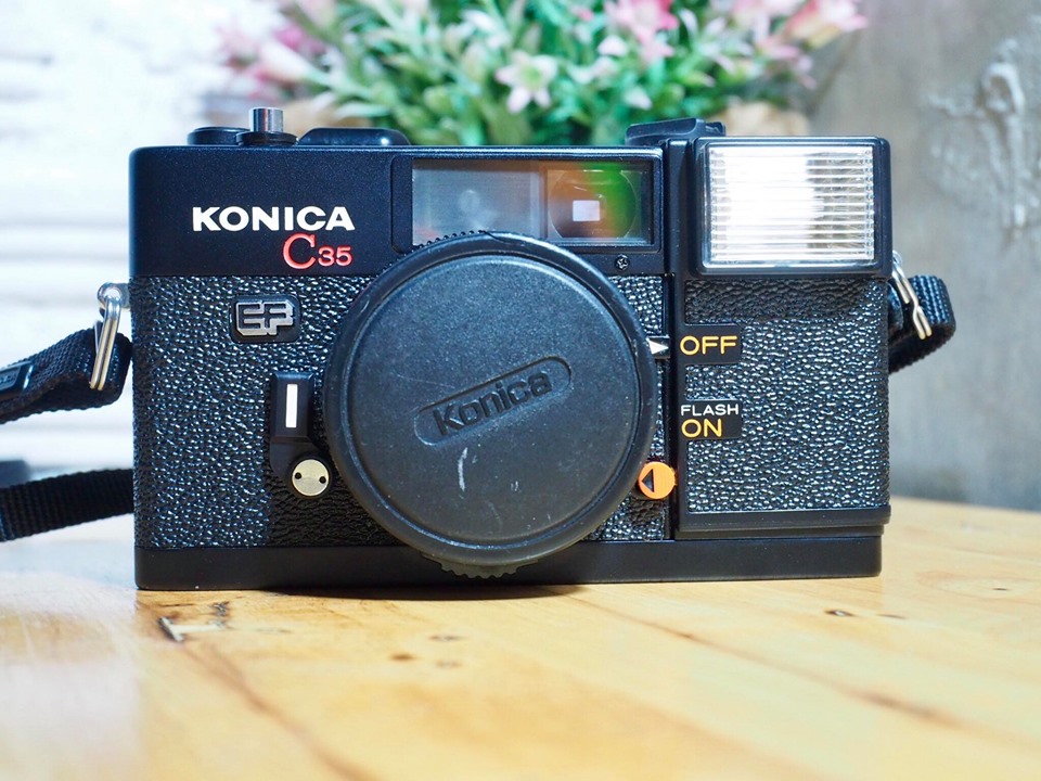 KONICA C35 EF KONICA HEXANON 38MM.2.8
